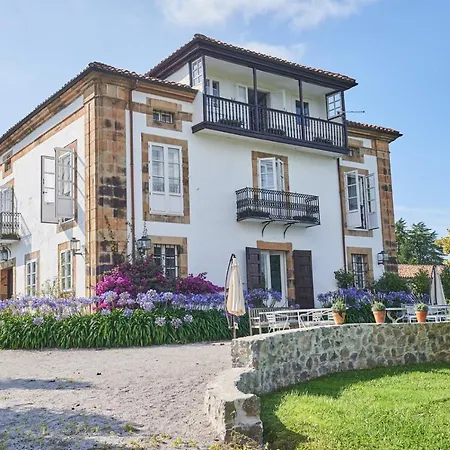 La Tudanca فندق مبيت وإفطار 3*